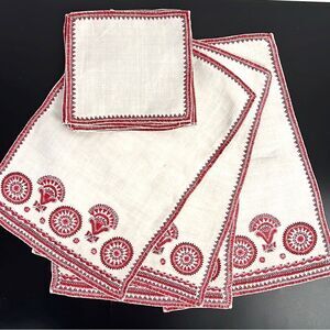 Vintage Embroidered Table Linen Set of 4 Placemats & 5 Napkins